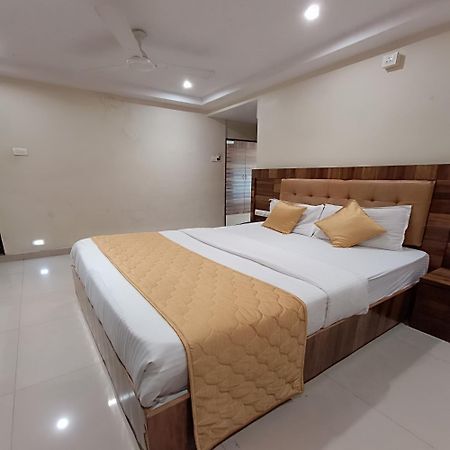 Rk Hotel-Near Grant Road Railway Station مومباي المظهر الخارجي الصورة