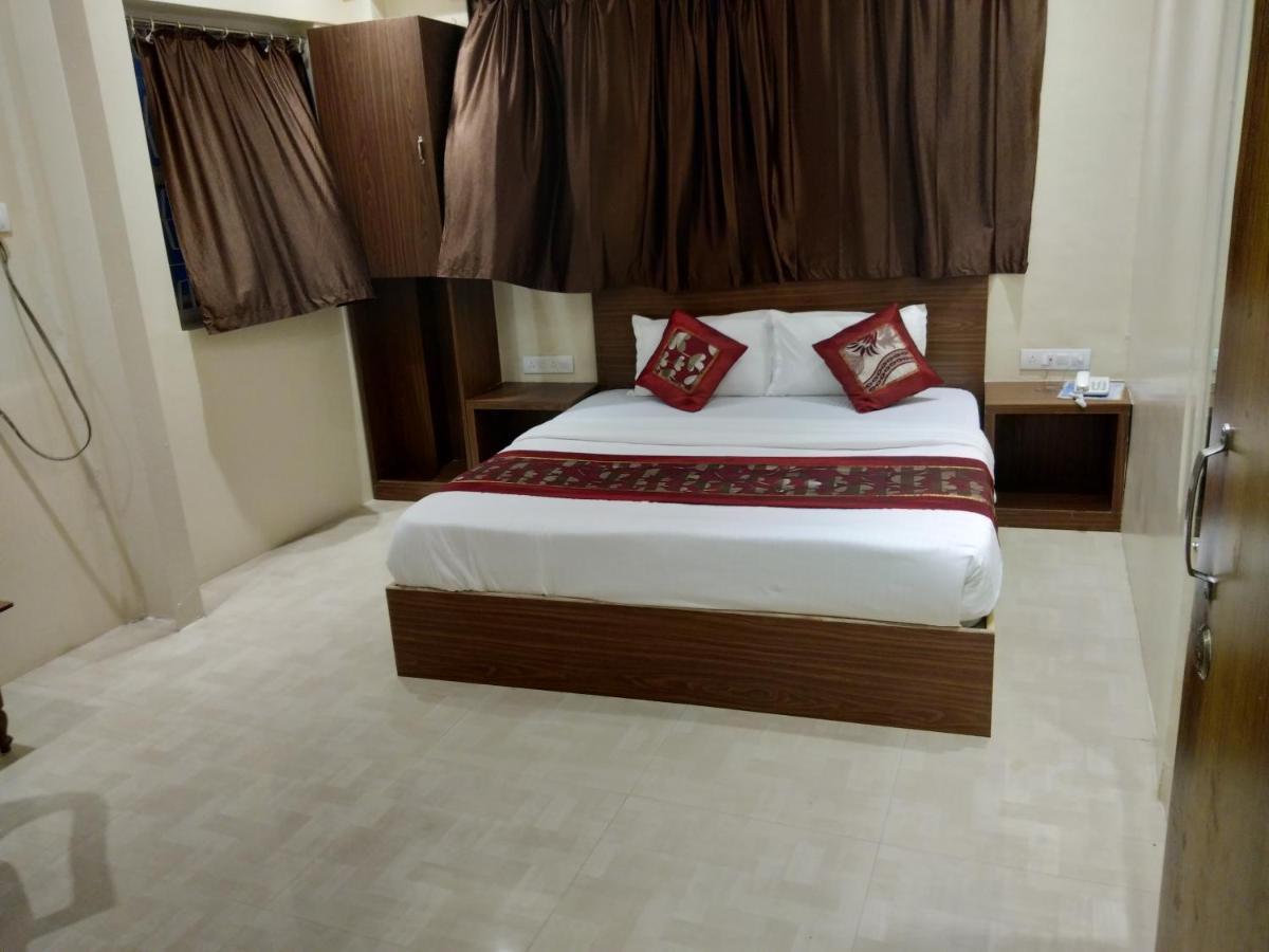 Rk Hotel-Near Grant Road Railway Station مومباي المظهر الخارجي الصورة