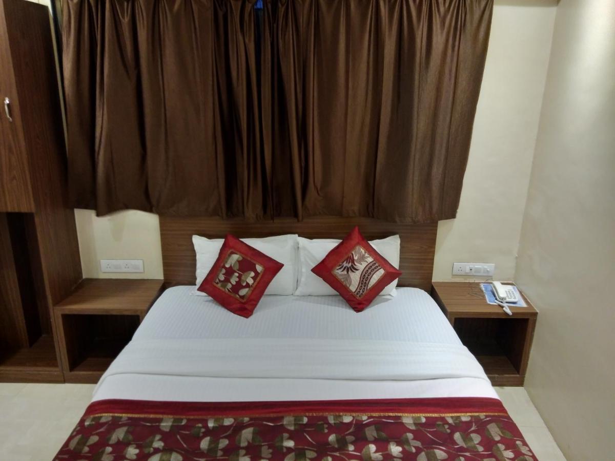 Rk Hotel-Near Grant Road Railway Station مومباي المظهر الخارجي الصورة