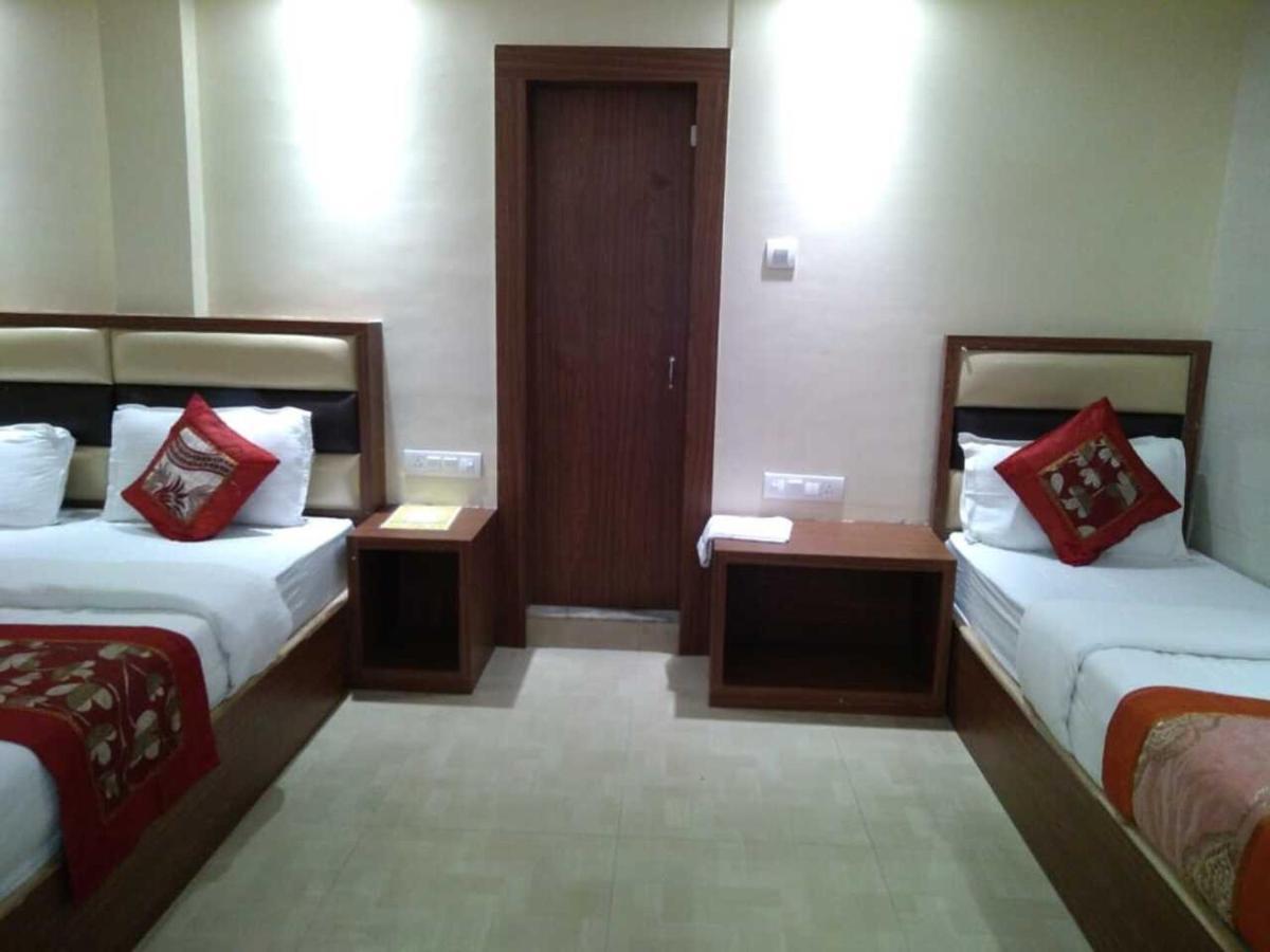 Rk Hotel-Near Grant Road Railway Station مومباي المظهر الخارجي الصورة