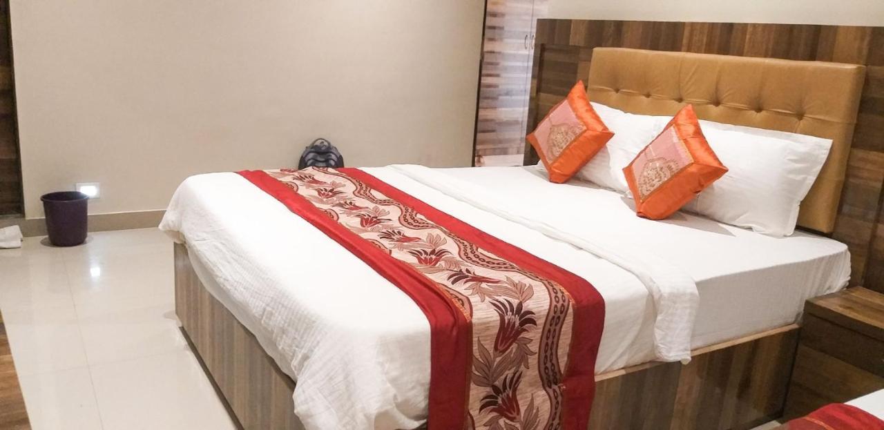 Rk Hotel-Near Grant Road Railway Station مومباي المظهر الخارجي الصورة