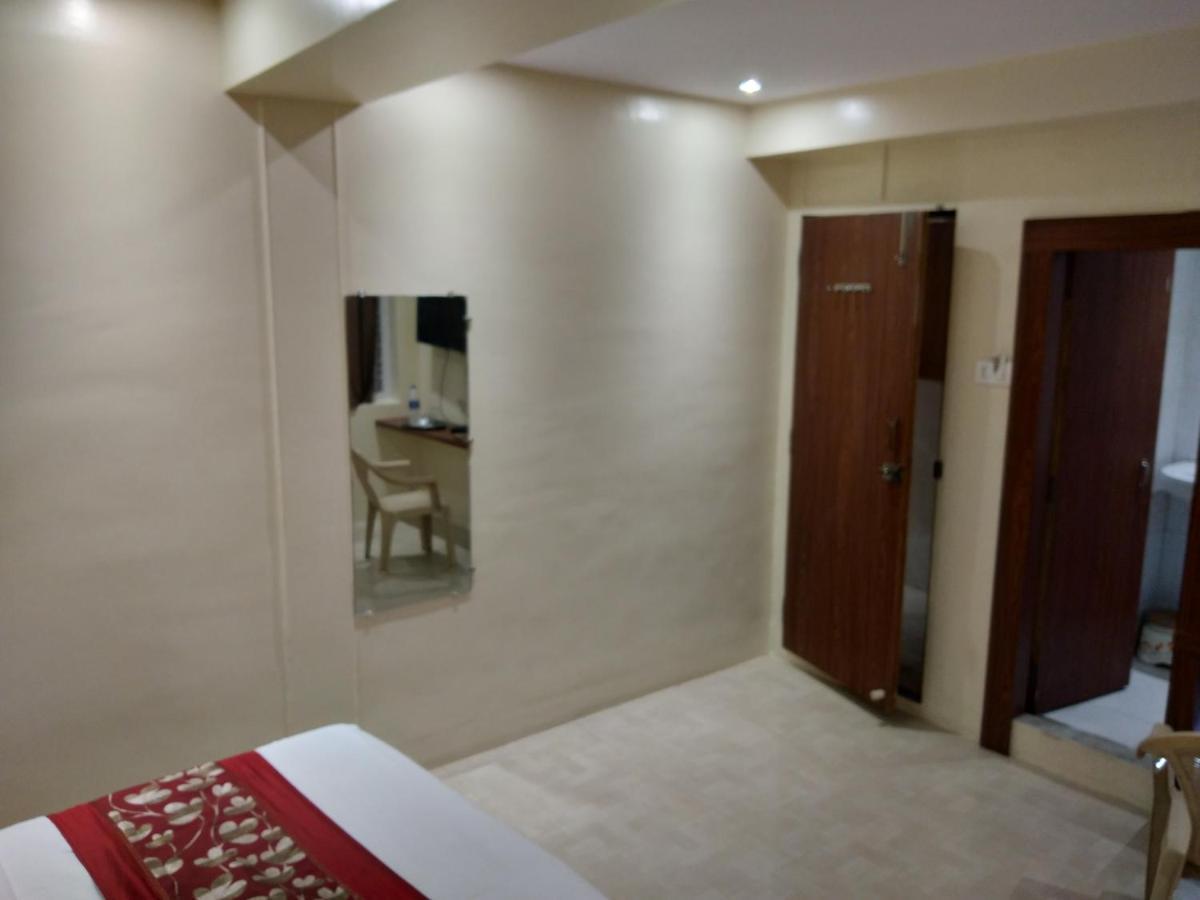 Rk Hotel-Near Grant Road Railway Station مومباي المظهر الخارجي الصورة