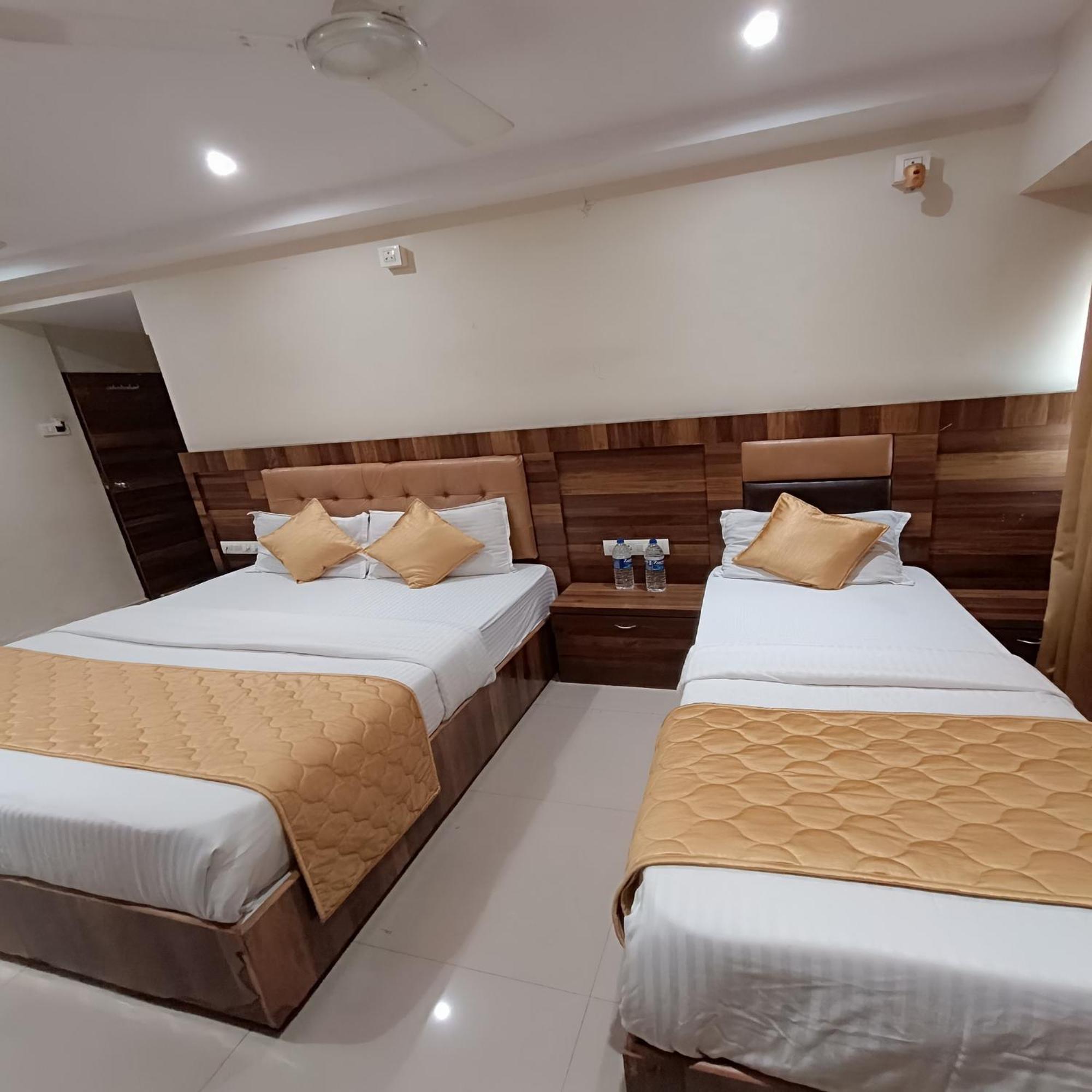 Rk Hotel-Near Grant Road Railway Station مومباي المظهر الخارجي الصورة
