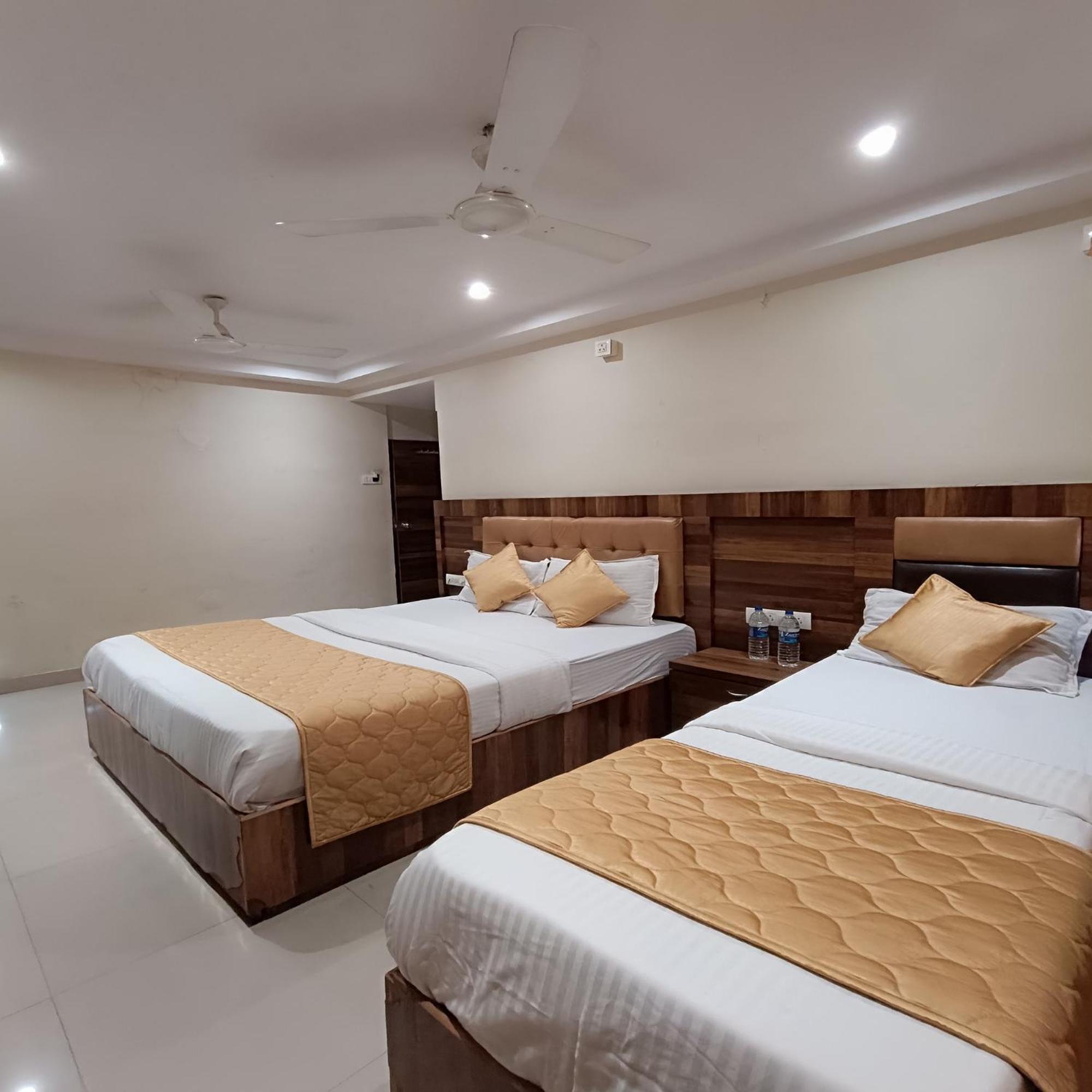 Rk Hotel-Near Grant Road Railway Station مومباي المظهر الخارجي الصورة