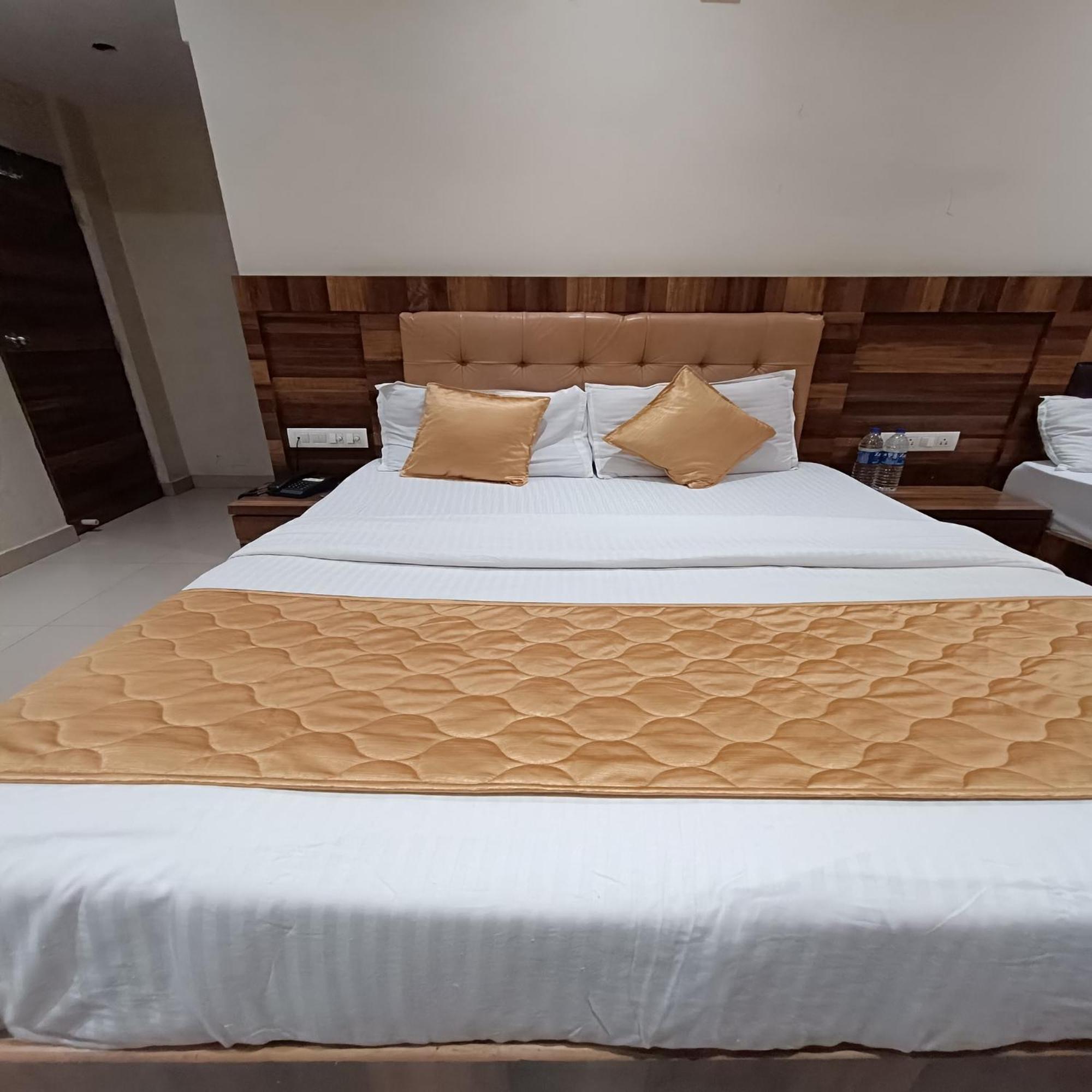 Rk Hotel-Near Grant Road Railway Station مومباي المظهر الخارجي الصورة